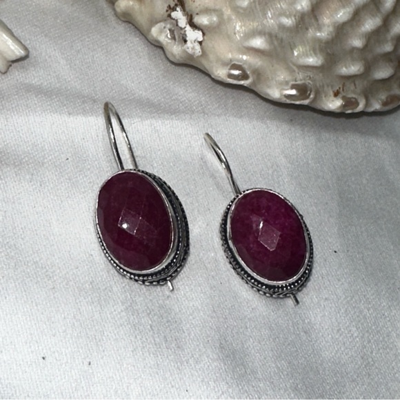 Cherry Ruby facet cut gem statement earrings - Picture 4 of 7